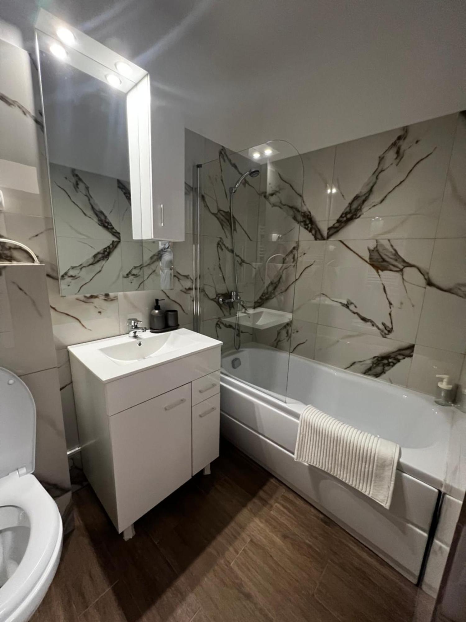 Central Studio Apartment Bucharest Luaran gambar